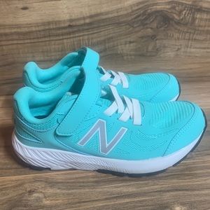 NWOT girls New Balance sneaker size 1.5